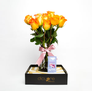 Regalo de rosas, 12 rosas naranjas en jarrón con caja