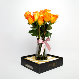 Regalo de rosas, 12 rosas naranjas en jarrón con caja